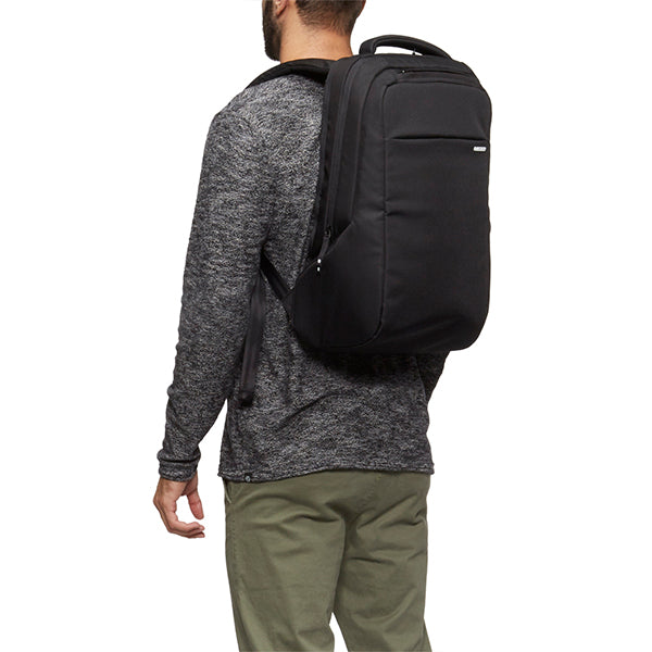 インケース アイコン スリムバックパック2 INCO100347 ＜使用イメージ＞[Incace ICON Slim Backpack(With Woolenex) 